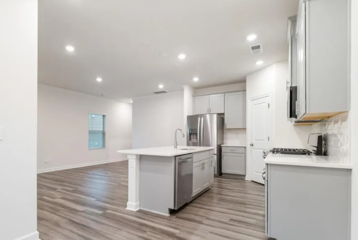 422 Nixon Rd - Photo 4 of 8