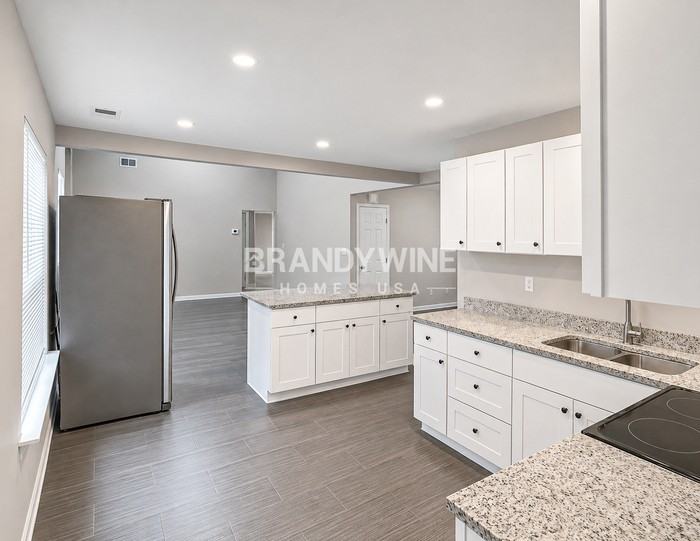 2704 Deer Glade Ln - Photo 5 of 23