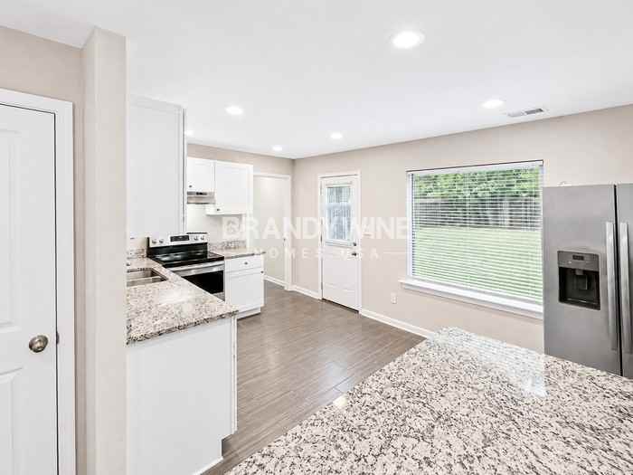 2704 Deer Glade Ln - Photo 6 of 23