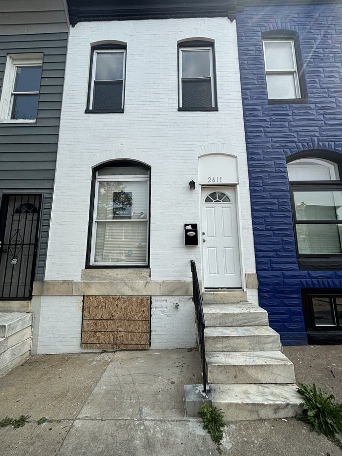 2699 E Monument St - Photo 2 of 20