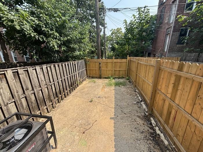 2699 E Monument St - Photo 5 of 20