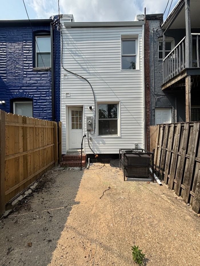 2699 E Monument St - Photo 6 of 20