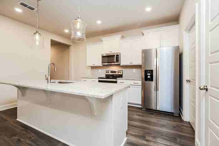 2464 Elmcroft Ave - Photo 4 of 41