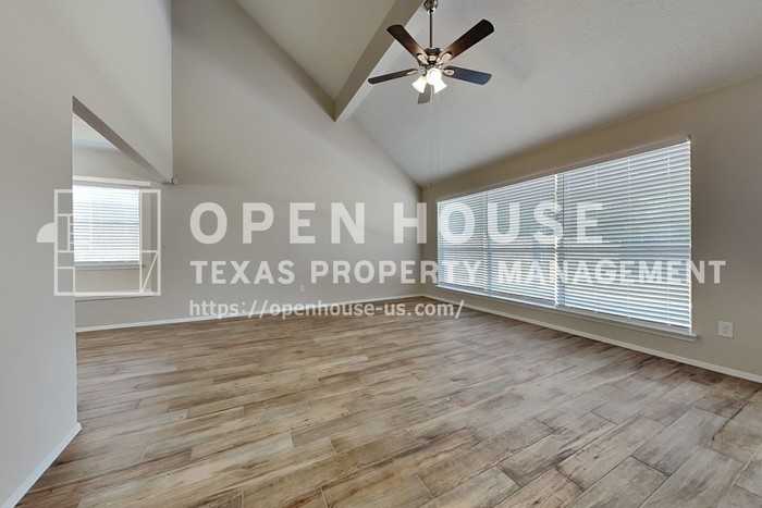 2915 Bentley Ct - Photo 4 of 21
