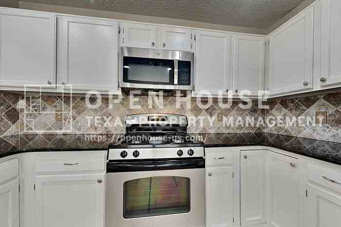 2915 Bentley Ct - Photo 7 of 21