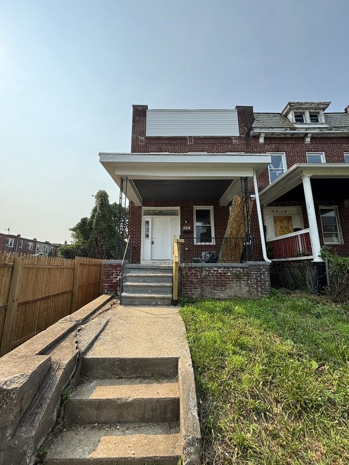 3299 W Garrison Ave - Photo 2 of 11