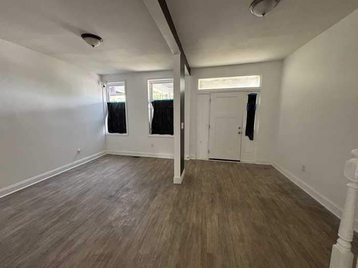 3299 W Garrison Ave - Photo 3 of 11