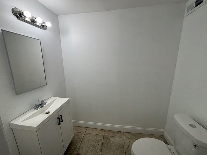 3299 W Garrison Ave - Photo 4 of 11