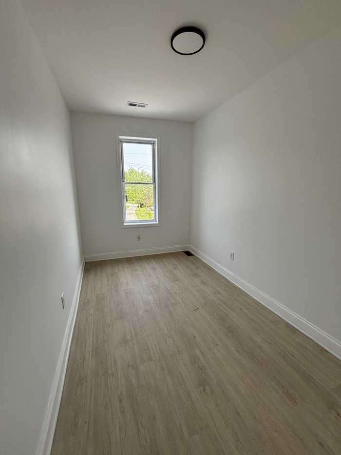 3299 W Garrison Ave - Photo 6 of 11
