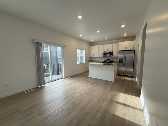 1545 W Bravo Dr - Photo 3 of 17