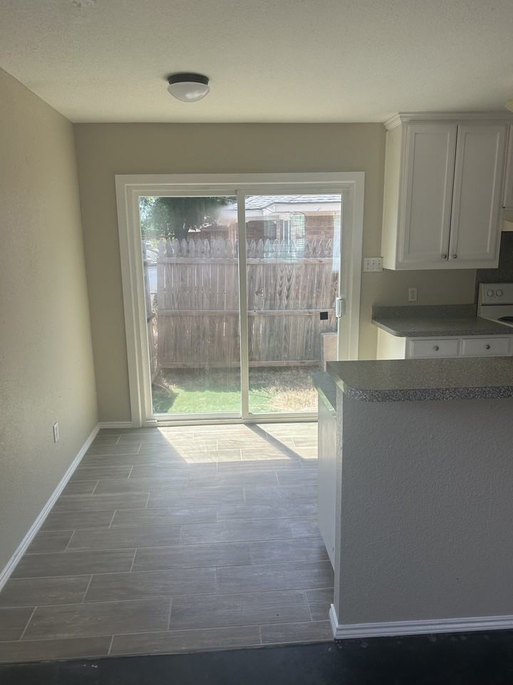 211 Stroud St #NA - Photo 7 of 24
