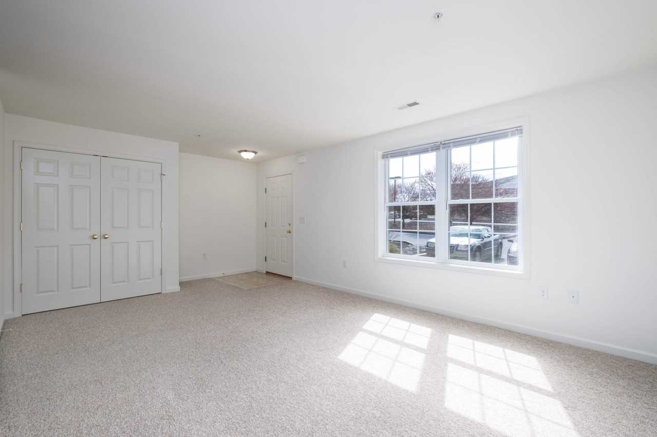 301 College Manor Ave - Photo 2 of 12