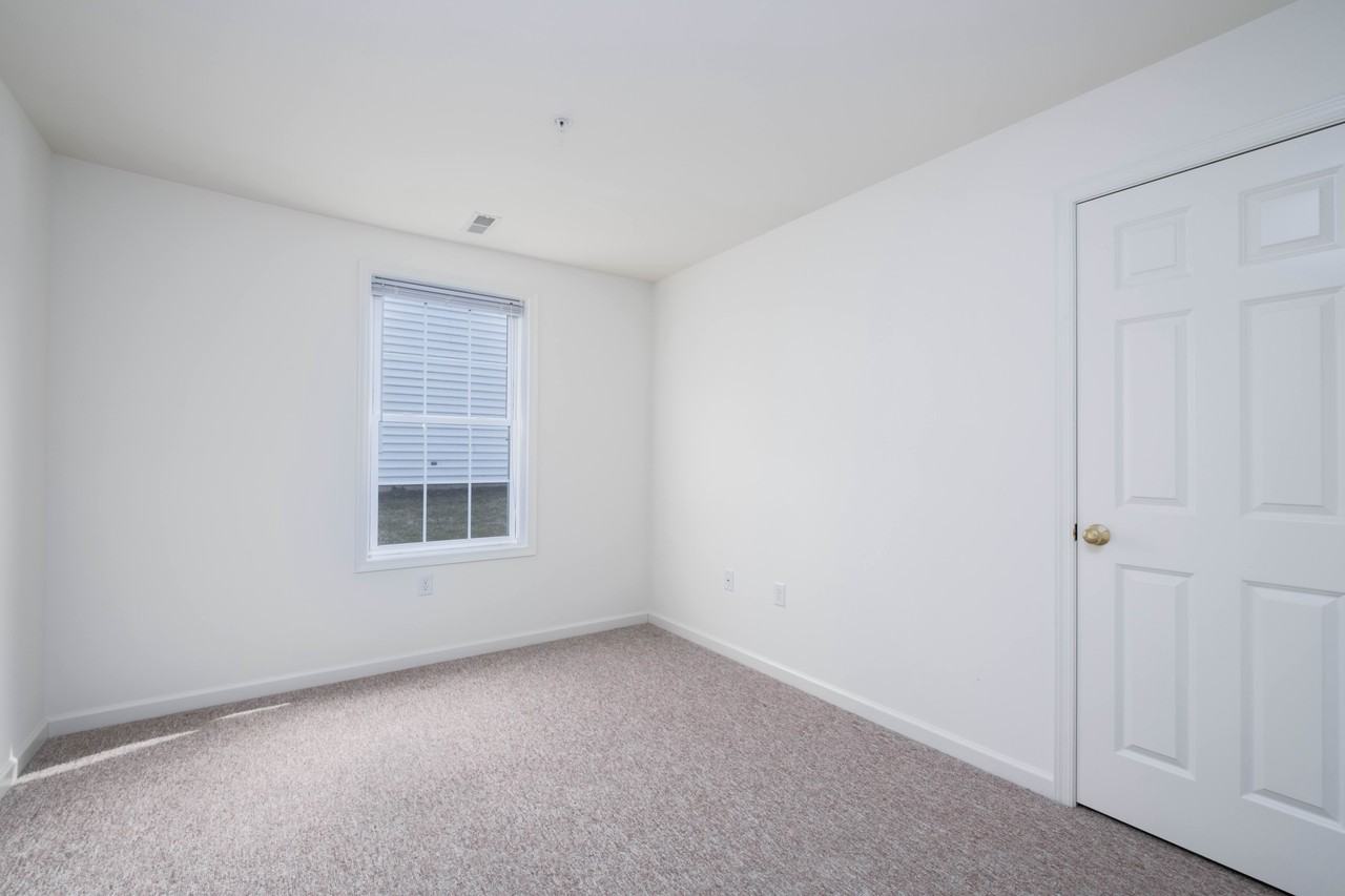 301 College Manor Ave - Photo 5 of 12