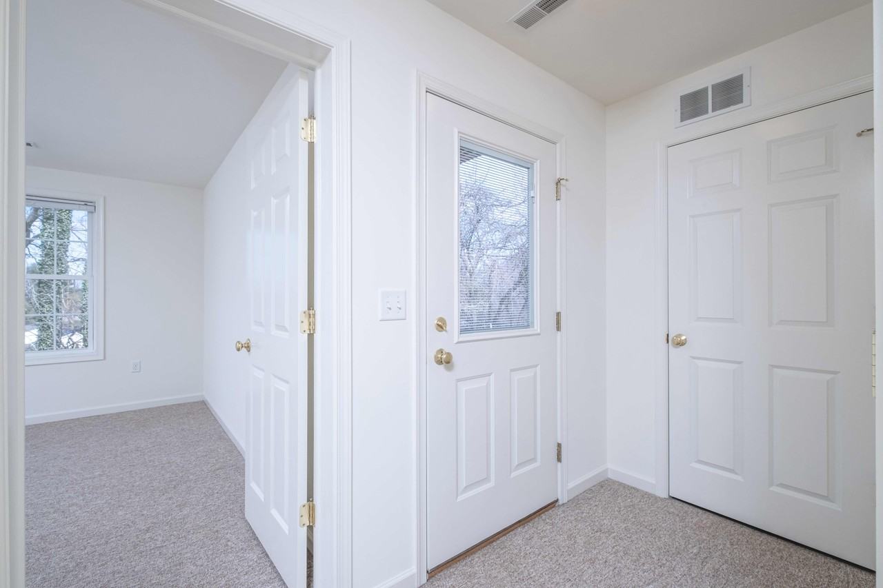 301 College Manor Ave - Photo 6 of 12