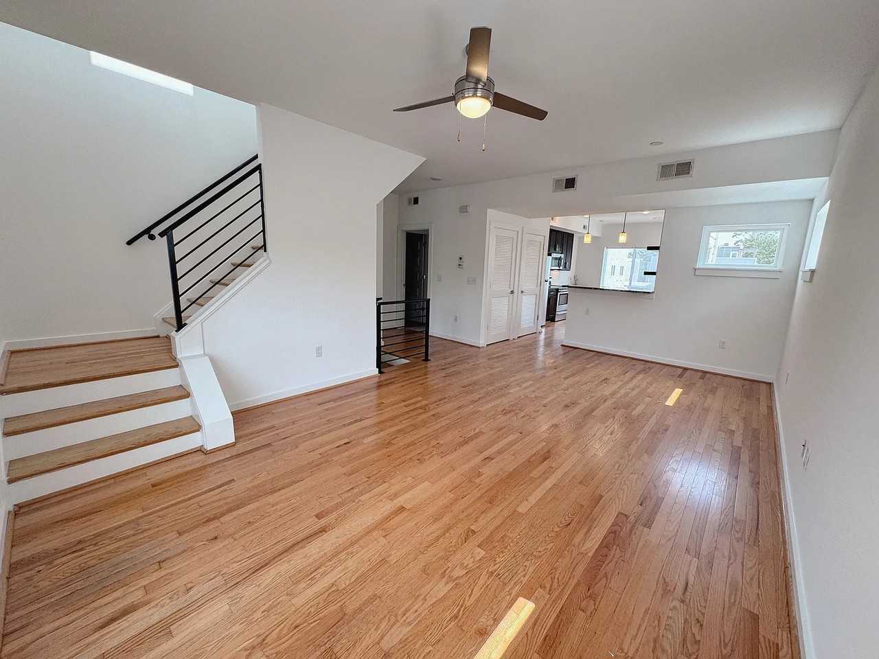 200 W 11th St #A - Photo 3 of 12