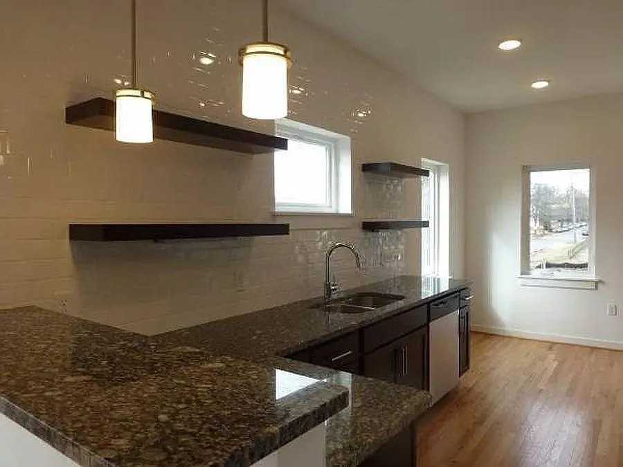 200 W 11th St #A - Photo 4 of 12