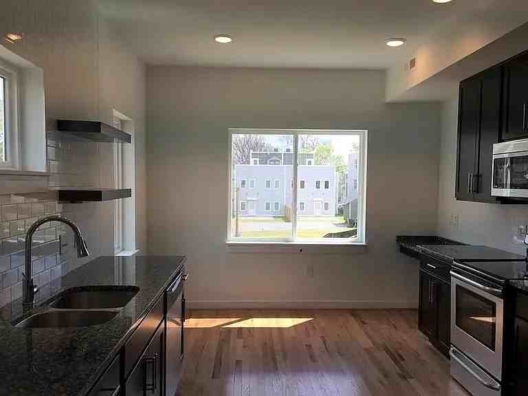 200 W 11th St #A - Photo 7 of 12