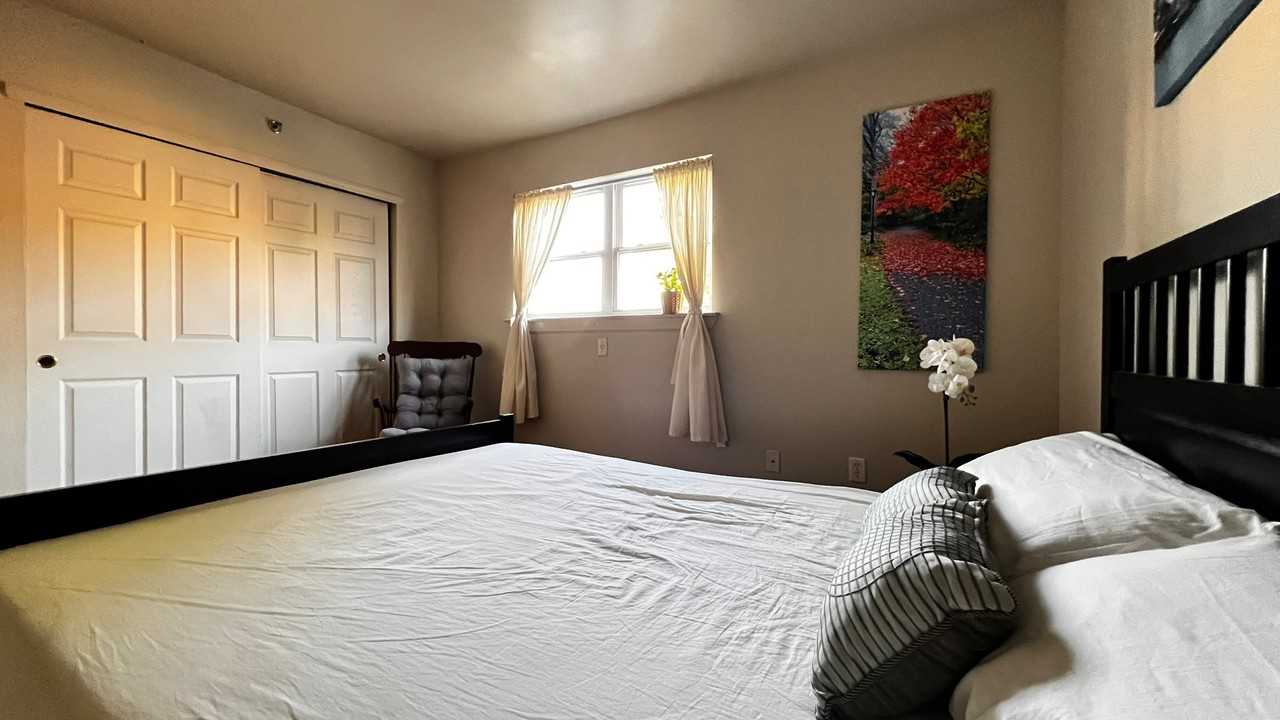 400 Montauk Ave #2 - Photo 3 of 4