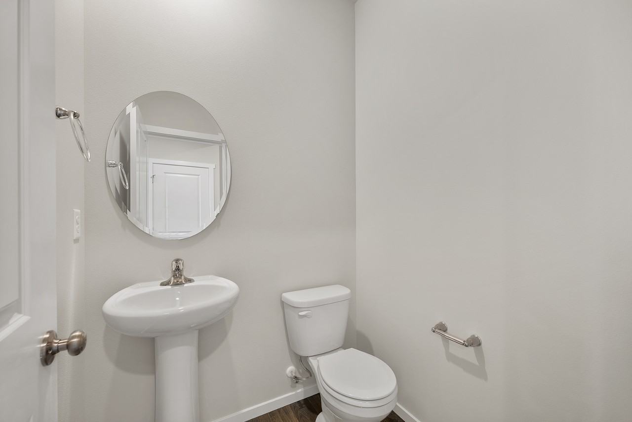 1389 Sw Pendleton Way #NA - Photo 2 of 33