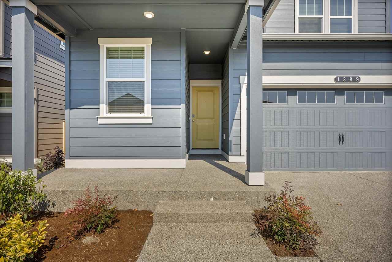 1389 Sw Pendleton Way #NA - Photo 3 of 33