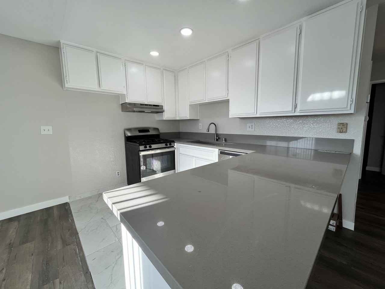 623 E Cedar Ave #J - Photo 7 of 22