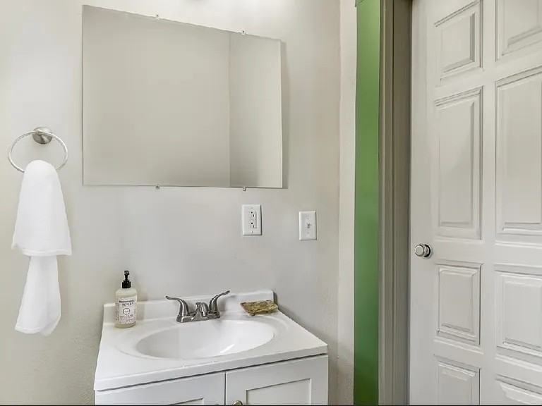 2927 Boulevard Pl #NA - Photo 3 of 19