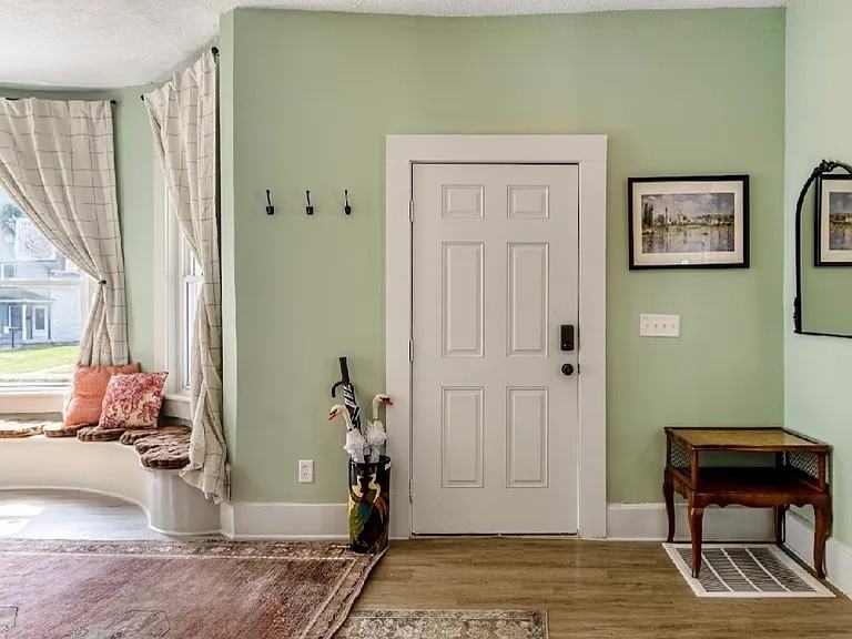 2927 Boulevard Pl #NA - Photo 4 of 19
