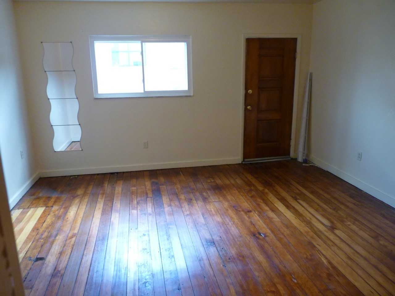 134 S 25th St #1stFL - Photo 3 of 5