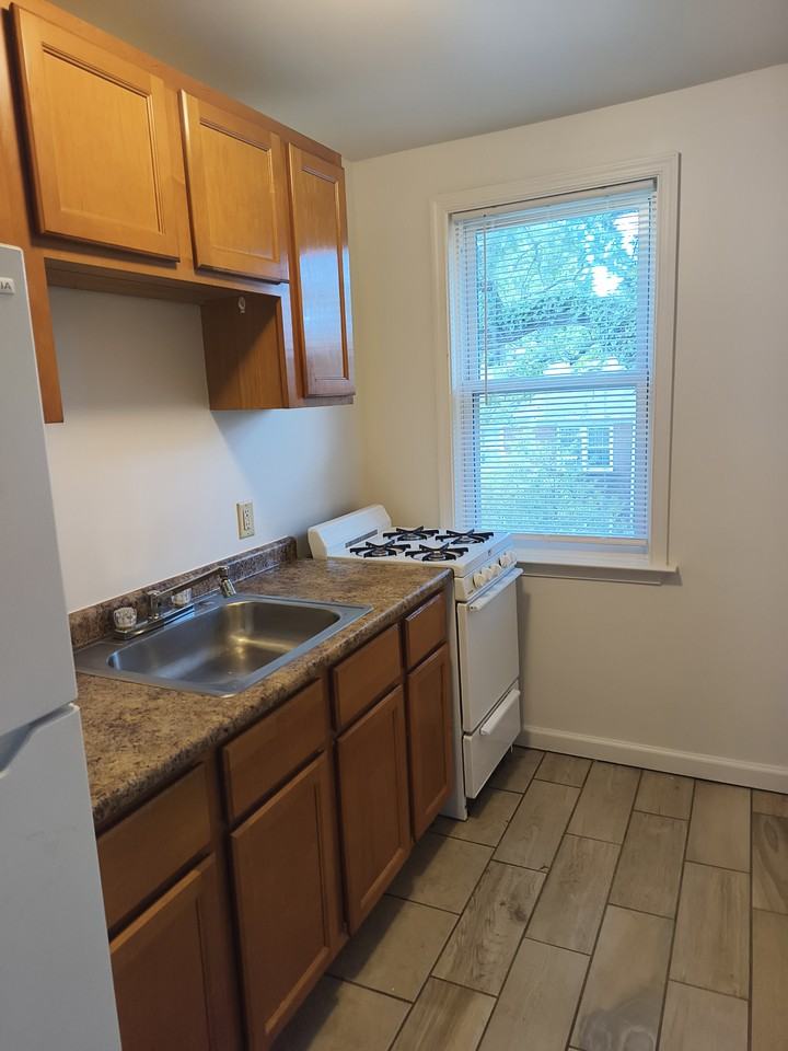 29 Corbin Ct #2 - Photo 4 of 7