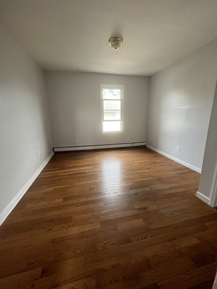 166 Chancellor Ave
