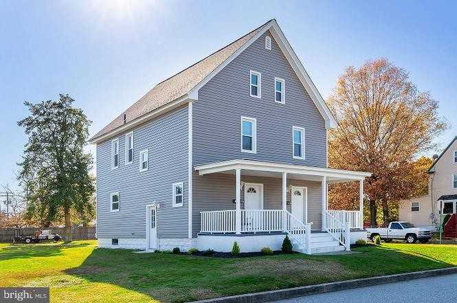 418 Railroad Ave #A - Photo 2 of 15