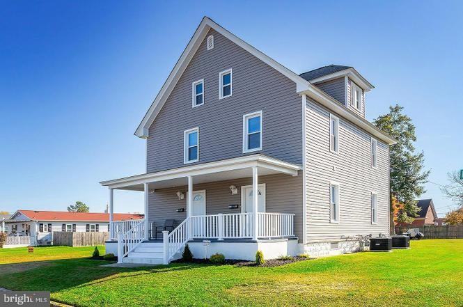 418 Railroad Ave #A - Photo 3 of 15