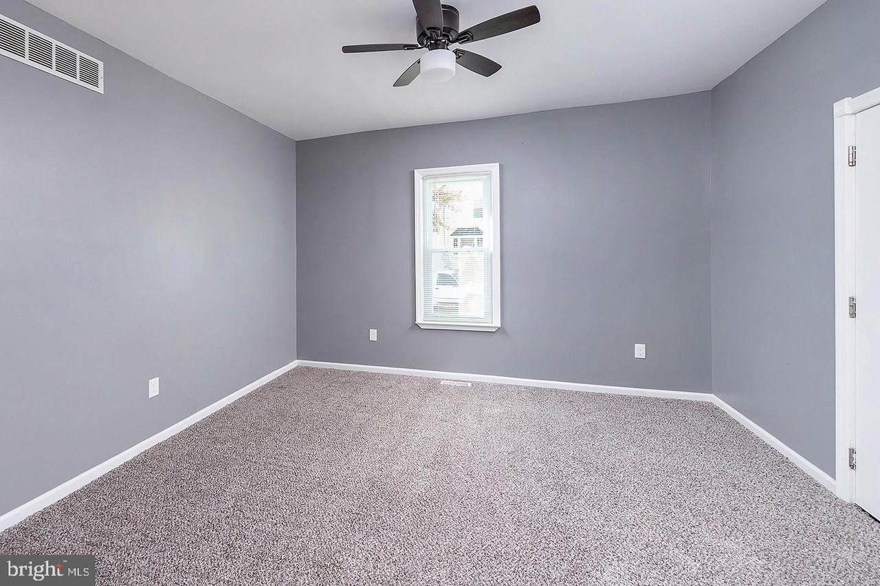418 Railroad Ave #A - Photo 4 of 15