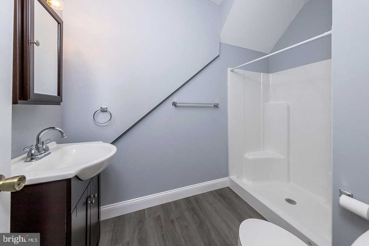 418 Railroad Ave #A - Photo 6 of 15