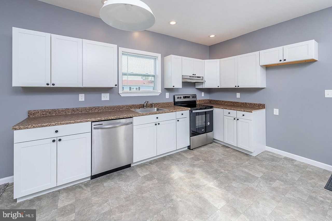 418 Railroad Ave #A - Photo 7 of 15