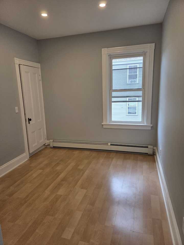 10 Vale St #2 - Photo 6 of 6