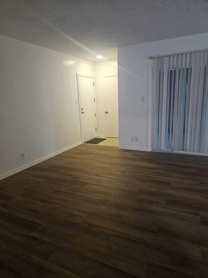 622 S Fir Ave #1 - Photo 3 of 17