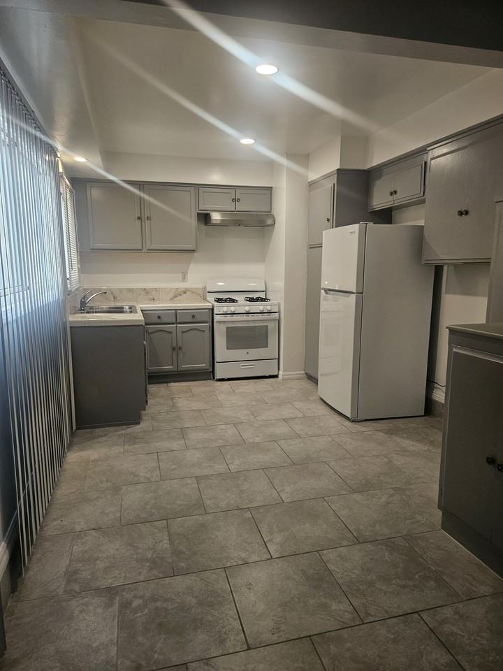622 S Fir Ave #1 - Photo 4 of 17