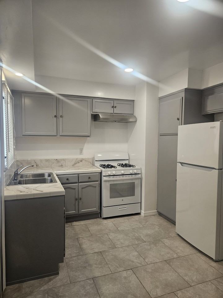 622 S Fir Ave #1 - Photo 5 of 17