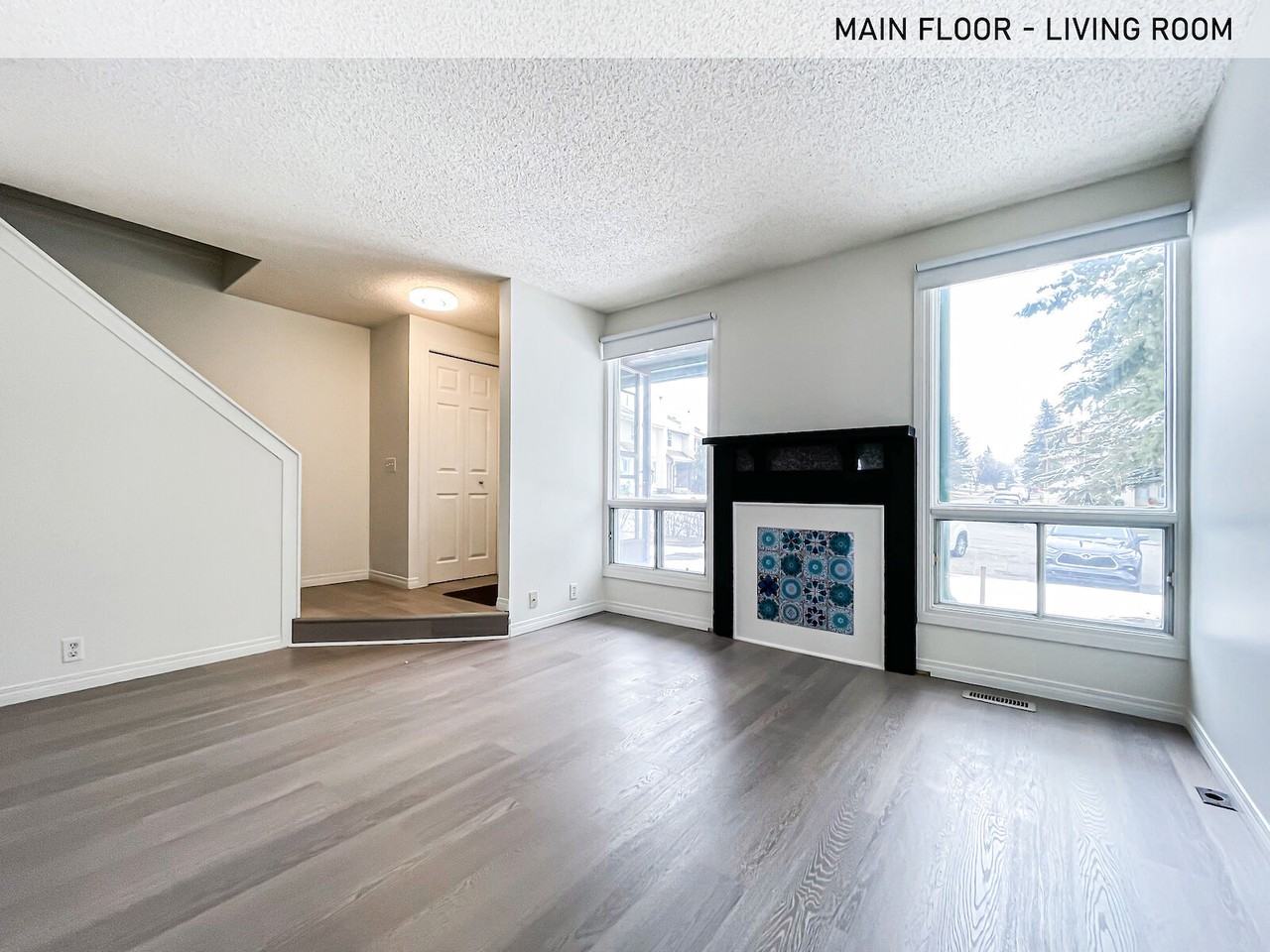 29 Woodhill Crt Sw - Photo 2 of 26
