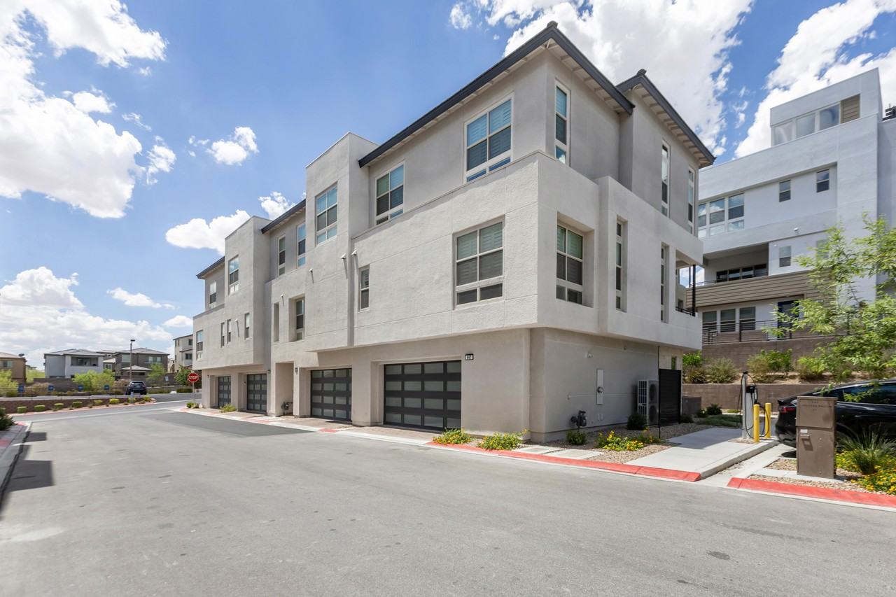647 Spotted Falcon St - Photo 2 of 50
