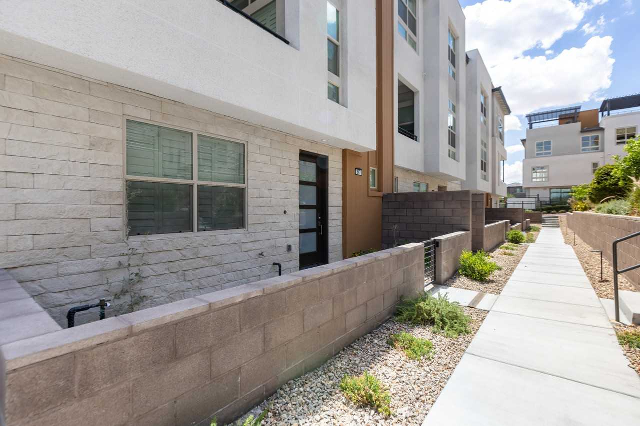 647 Spotted Falcon St - Photo 4 of 50
