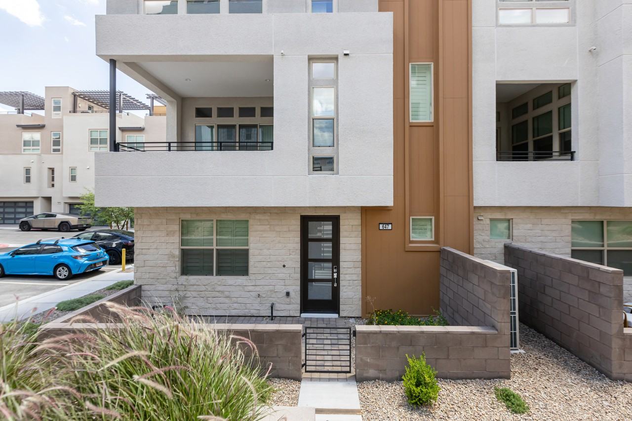 647 Spotted Falcon St - Photo 5 of 50