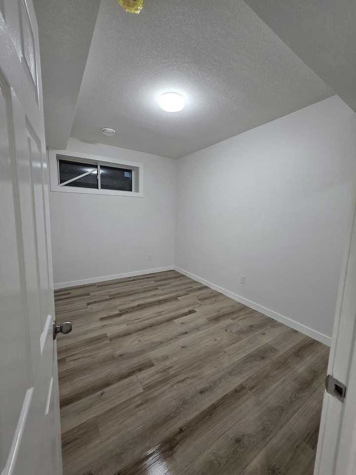 15836 19 Ave Sw - Photo 4 of 21