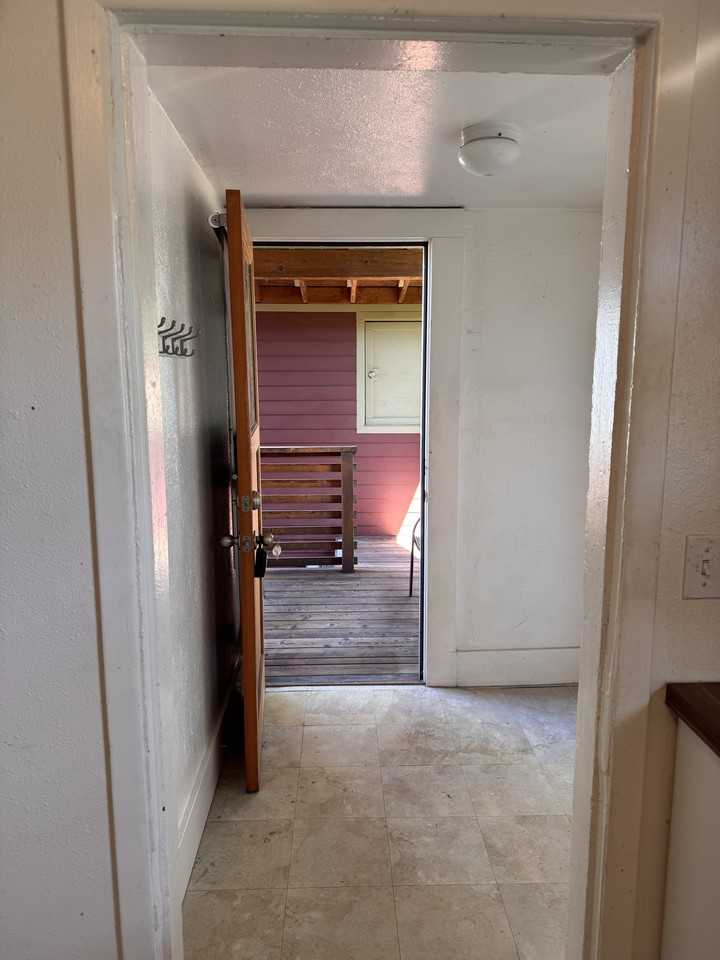 1120 Se Lincoln St #A - Photo 3 of 11