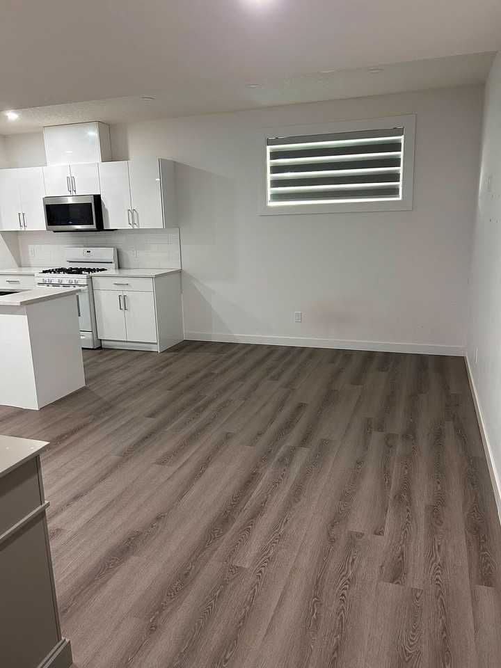 17812 58 St Nw - Photo 4 of 23