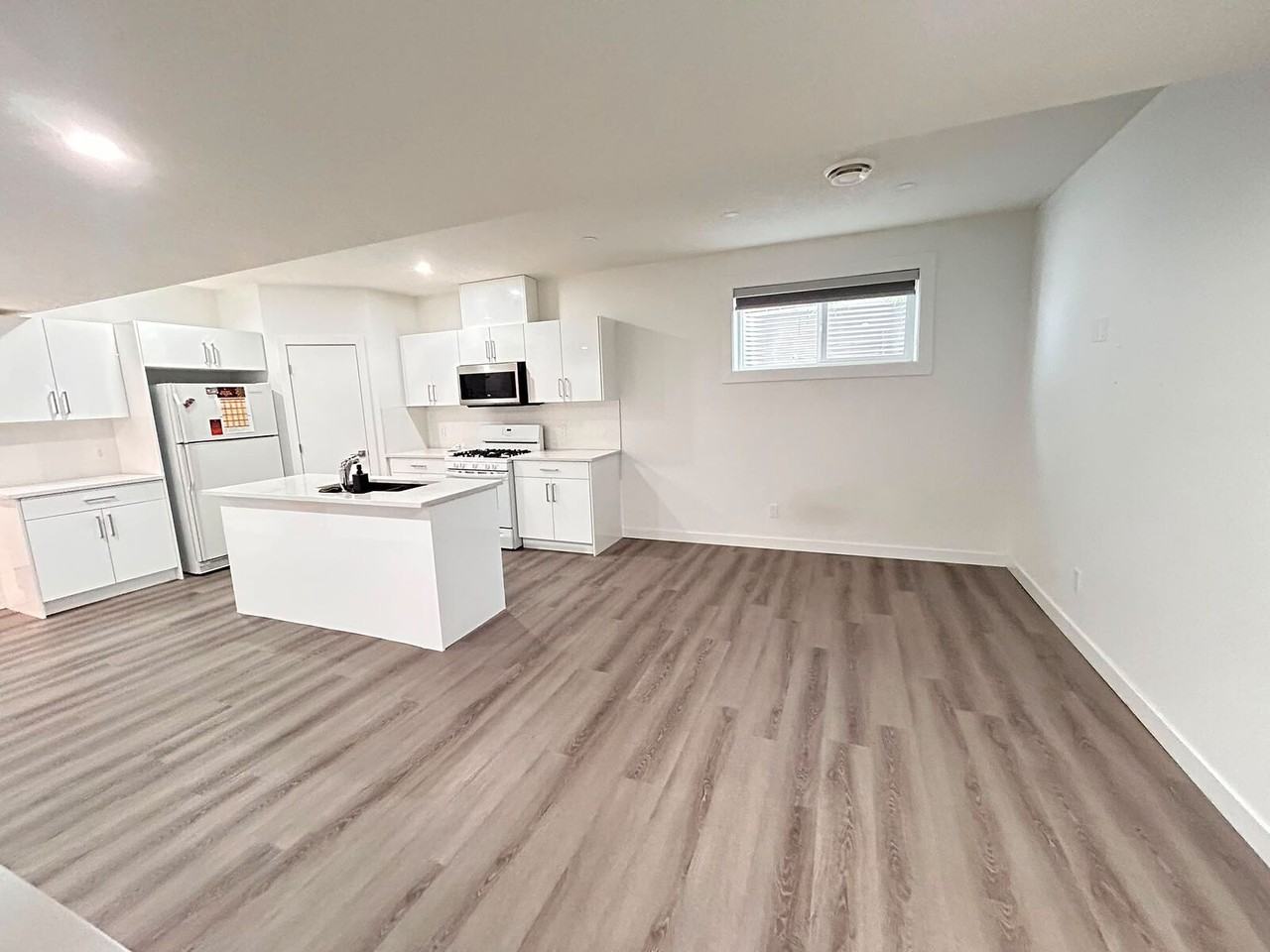 17812 58 St Nw - Photo 5 of 23