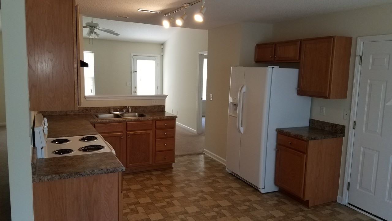 210 Kinnley Ct #NA - Photo 3 of 5