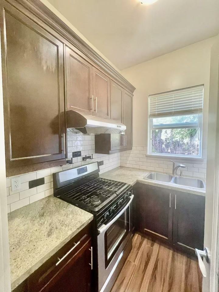 1000 Marguerite Street - Photo 5 of 24
