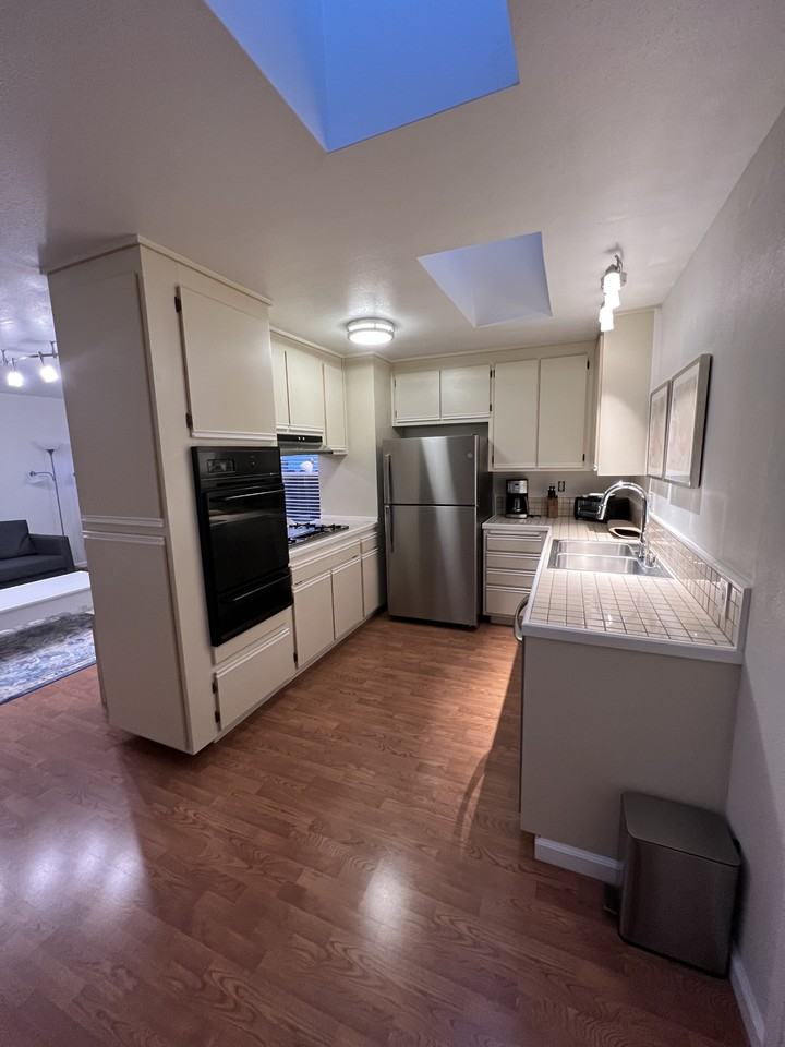 3126 Crestview Ct #3 - Photo 4 of 12